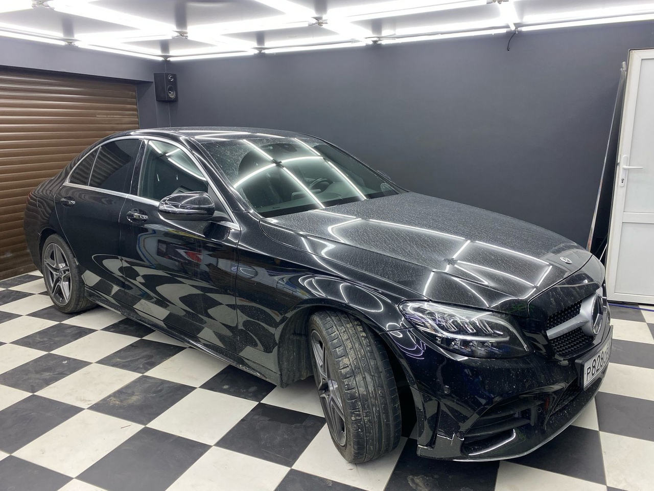 Установка аудио системы MBQ & Match в автомобиле Mercedes Benz C-class