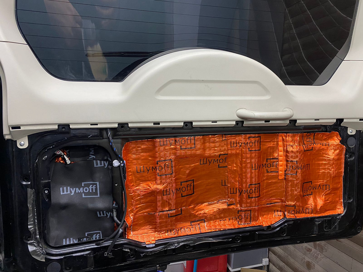 Установка аудио системы и шумоизоляция автомобиля Mitsubishi Pajero