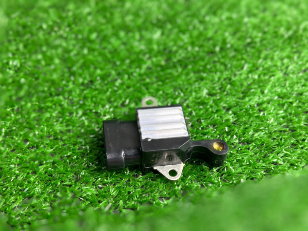 Реле-регулятор генератора Tesla 330A