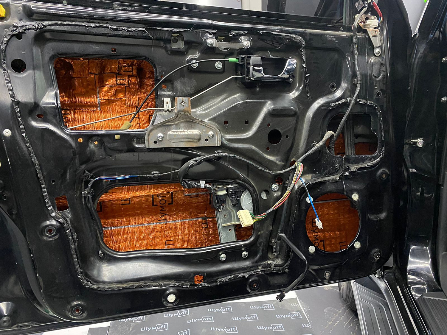 Установка аудио системы и шумоизоляция автомобиля Mitsubishi Pajero