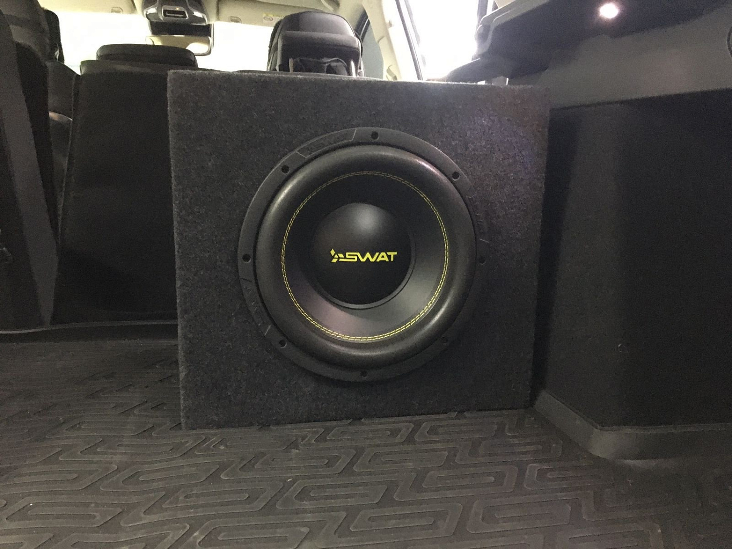 Установка аудио системы в автомобиль Geely Tugella