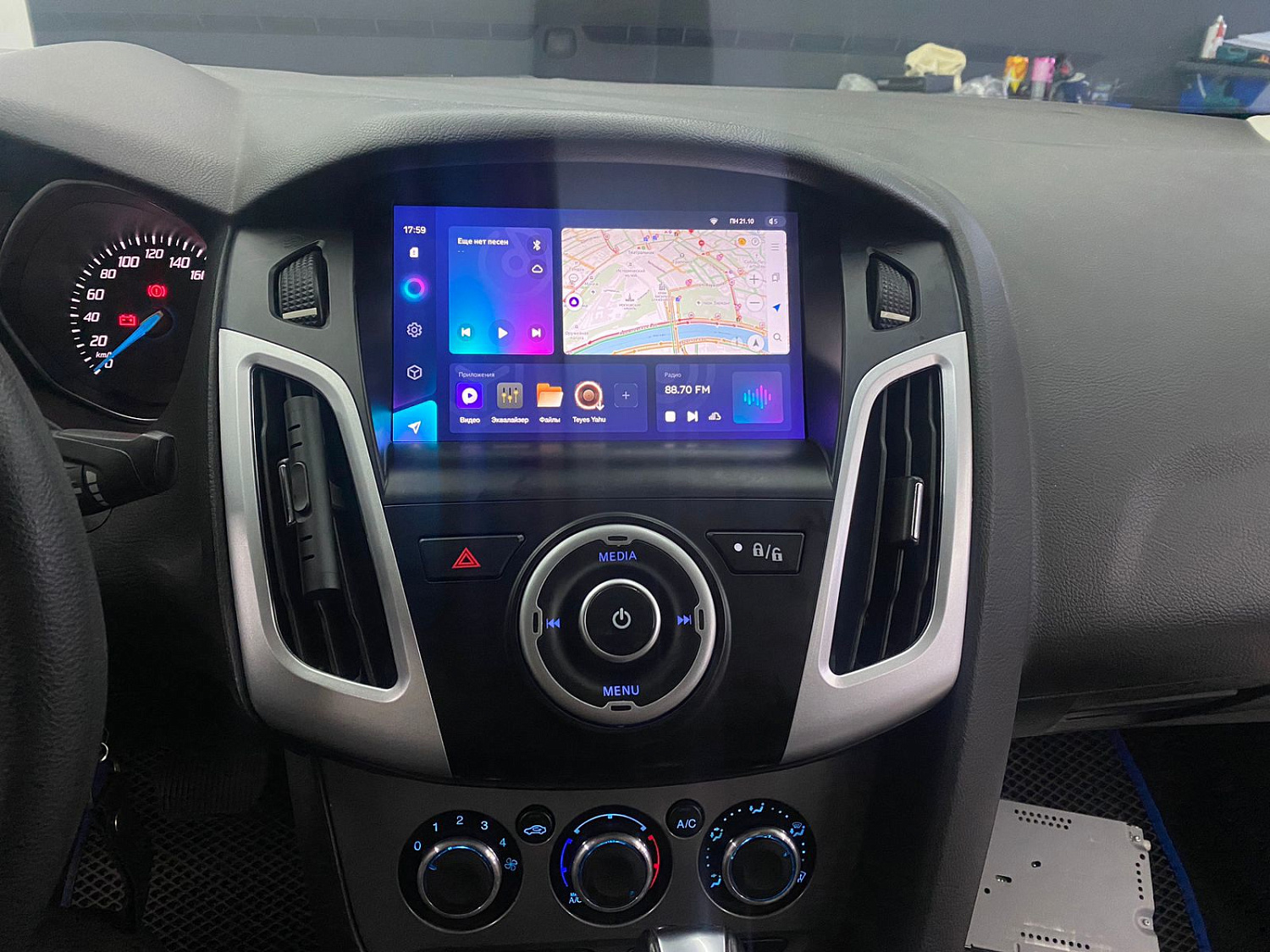 Замена штатной магнитолы на головное устройство Android от компании Teyes CC3 2K 6/128Gb в Ford Focus 3