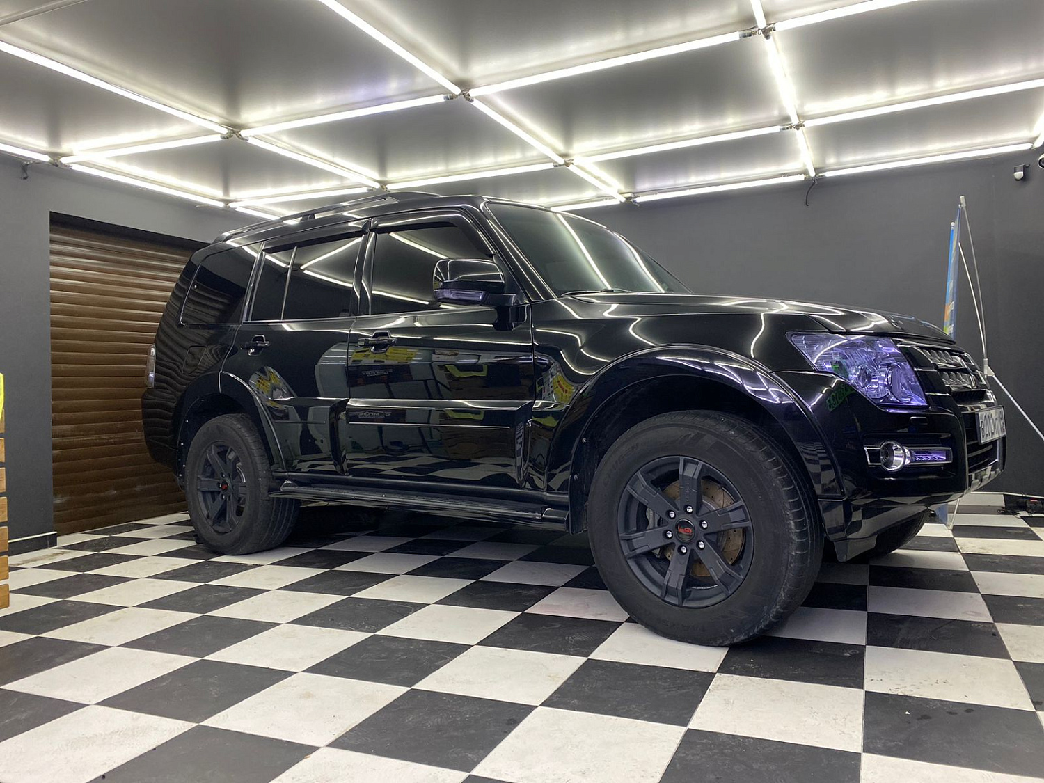 Установка аудио системы и шумоизоляция автомобиля Mitsubishi Pajero