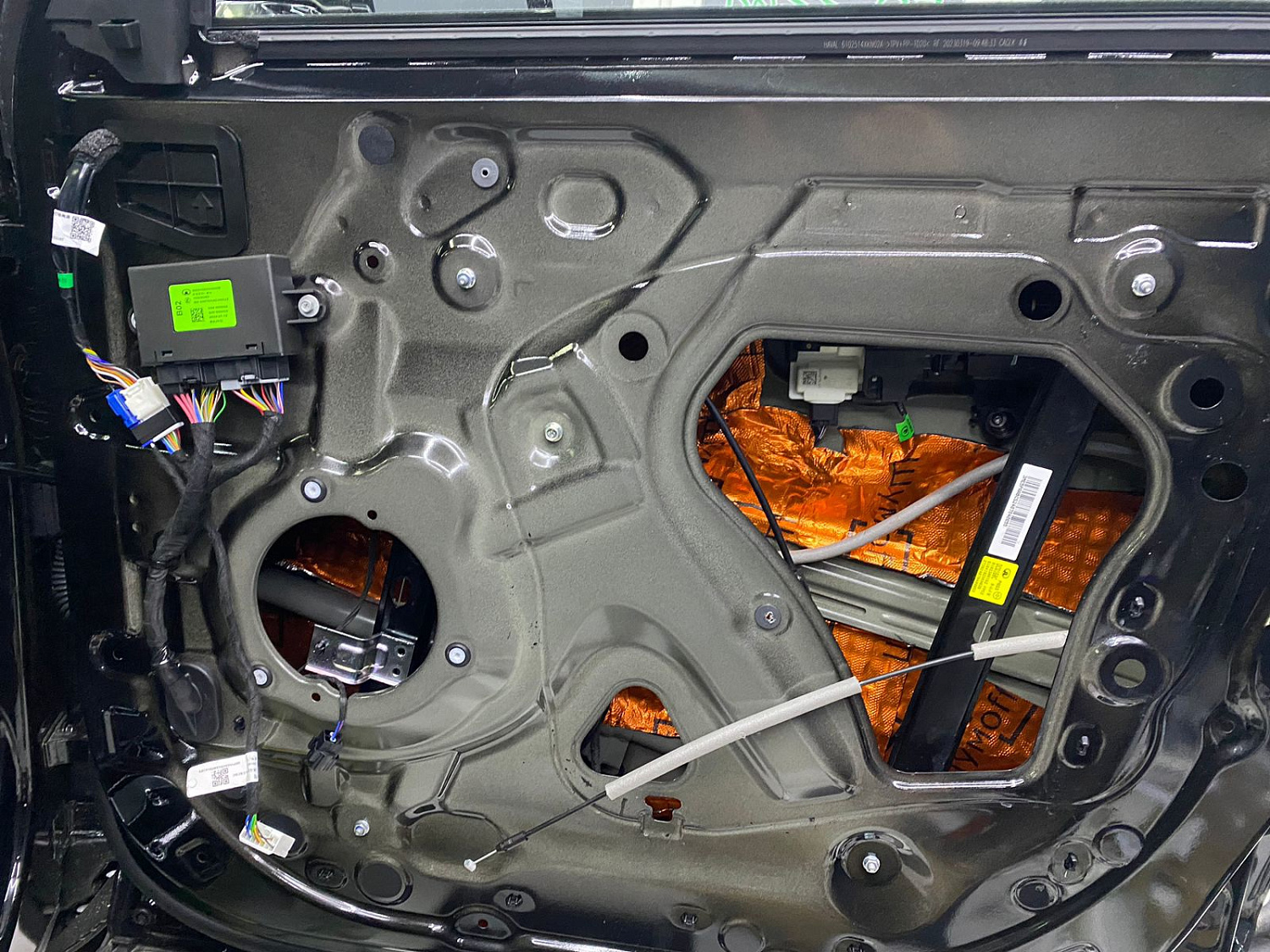 Установка аудио системы и шумоизоляция дверей в автомобиле Exeed RX