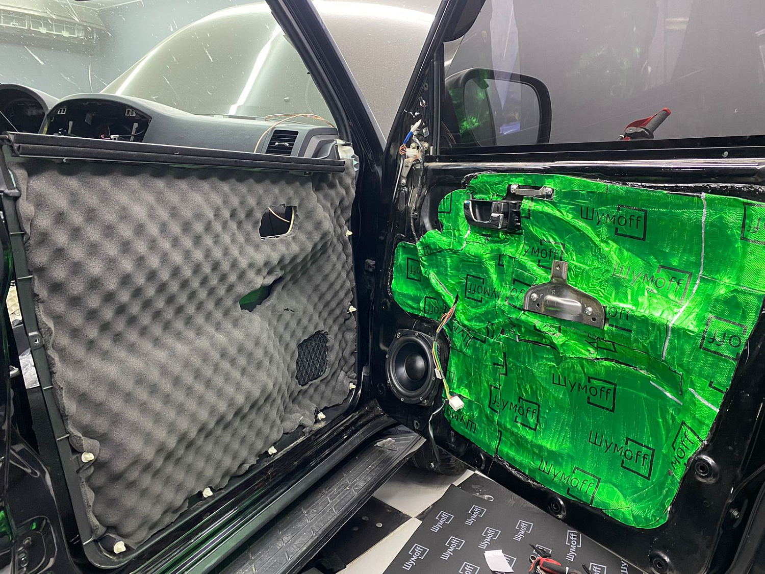 Установка аудио системы и шумоизоляция автомобиля Mitsubishi Pajero