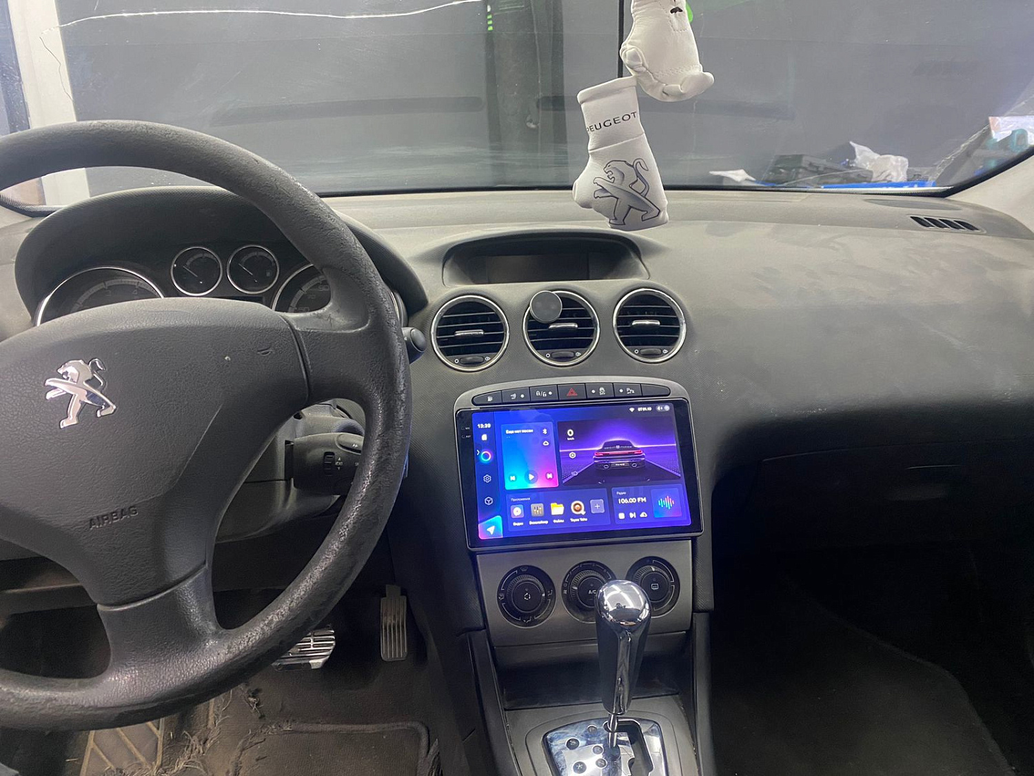 Замена штатной магнитолы на головное устройство Android от компании Teyes CC3 2K 6/128Gb в Peugeot 408