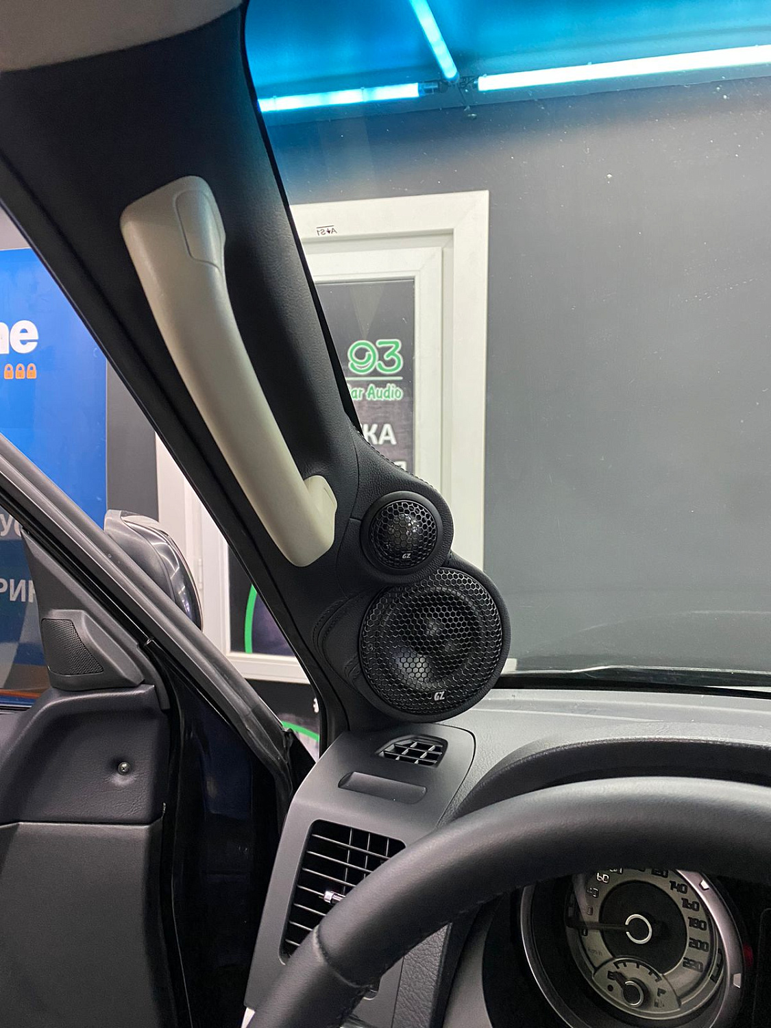 Установка аудио системы и шумоизоляция автомобиля Mitsubishi Pajero