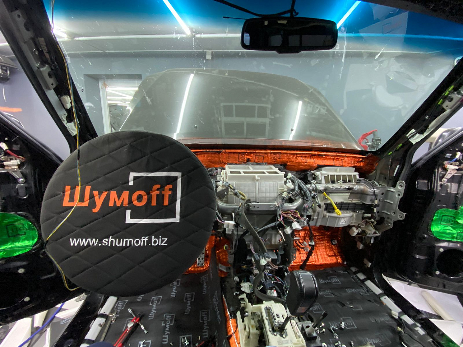 Установка аудио системы и шумоизоляция автомобиля Mitsubishi Pajero