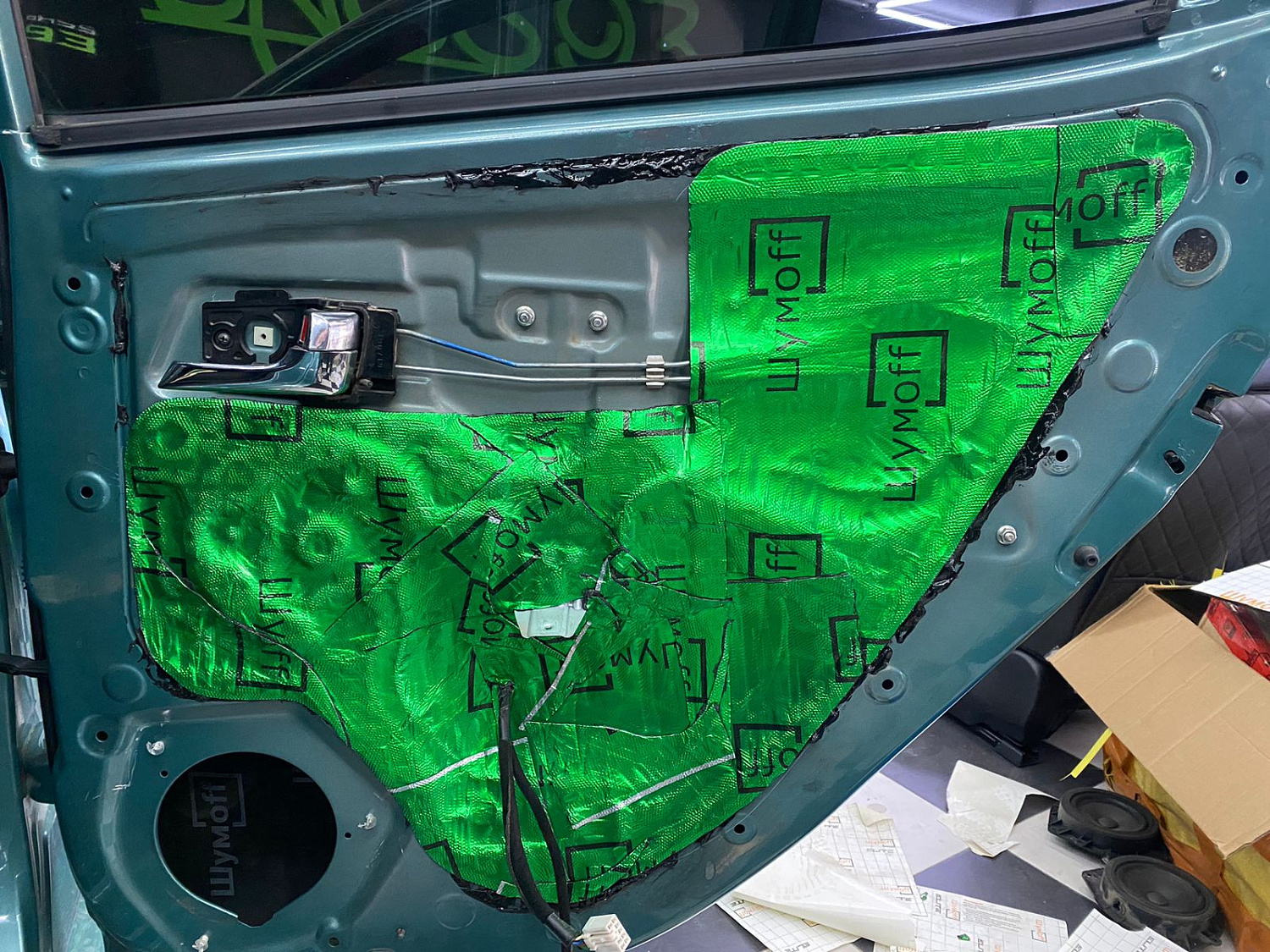 Установка аудио системы, шумоизоляция дверей в автомобиле Kia Rio