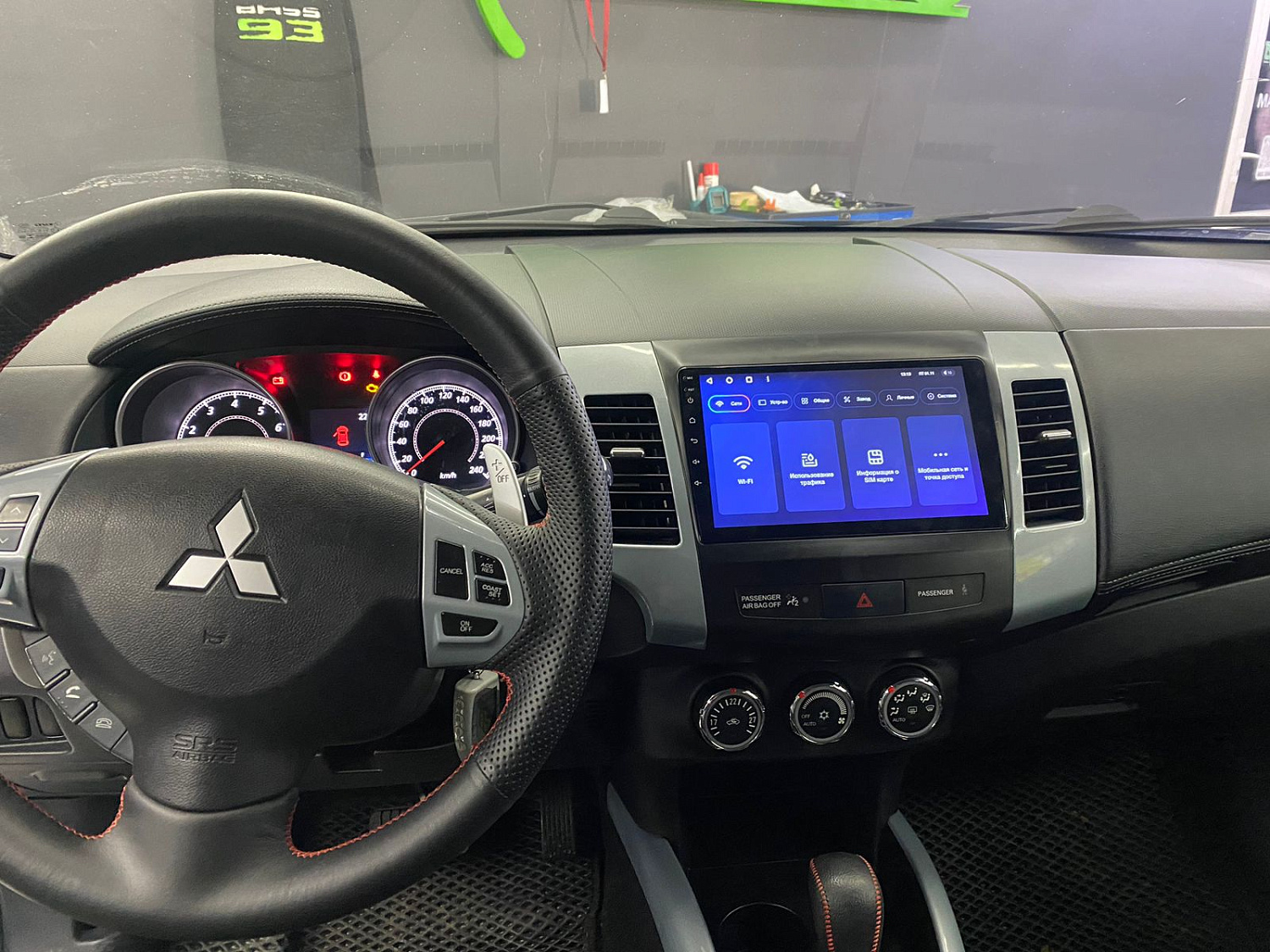 Замена штатной магнитолы на головное устройство Android от компании Teyes CC3 4/32Gb в Mitsubishi Outlander