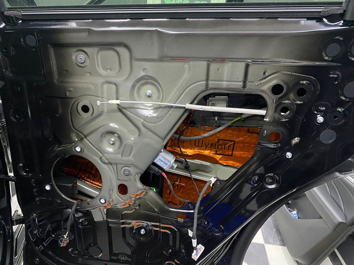 Установка аудио системы и шумоизоляция дверей в автомобиле Exeed RX