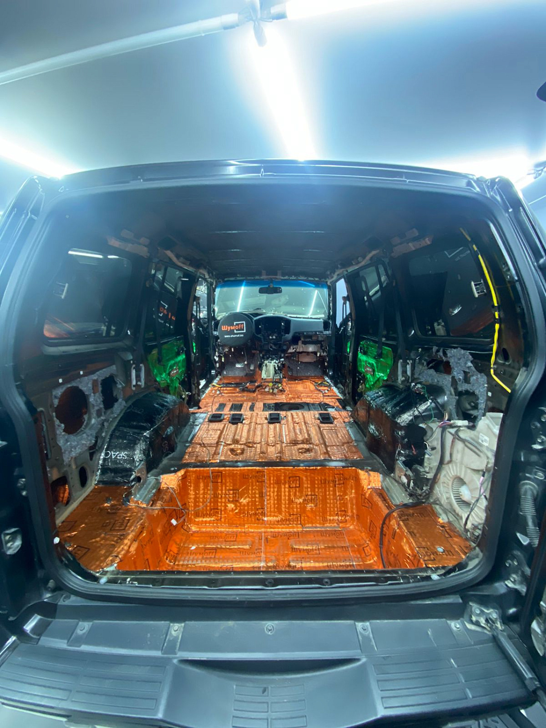 Установка аудио системы и шумоизоляция автомобиля Mitsubishi Pajero