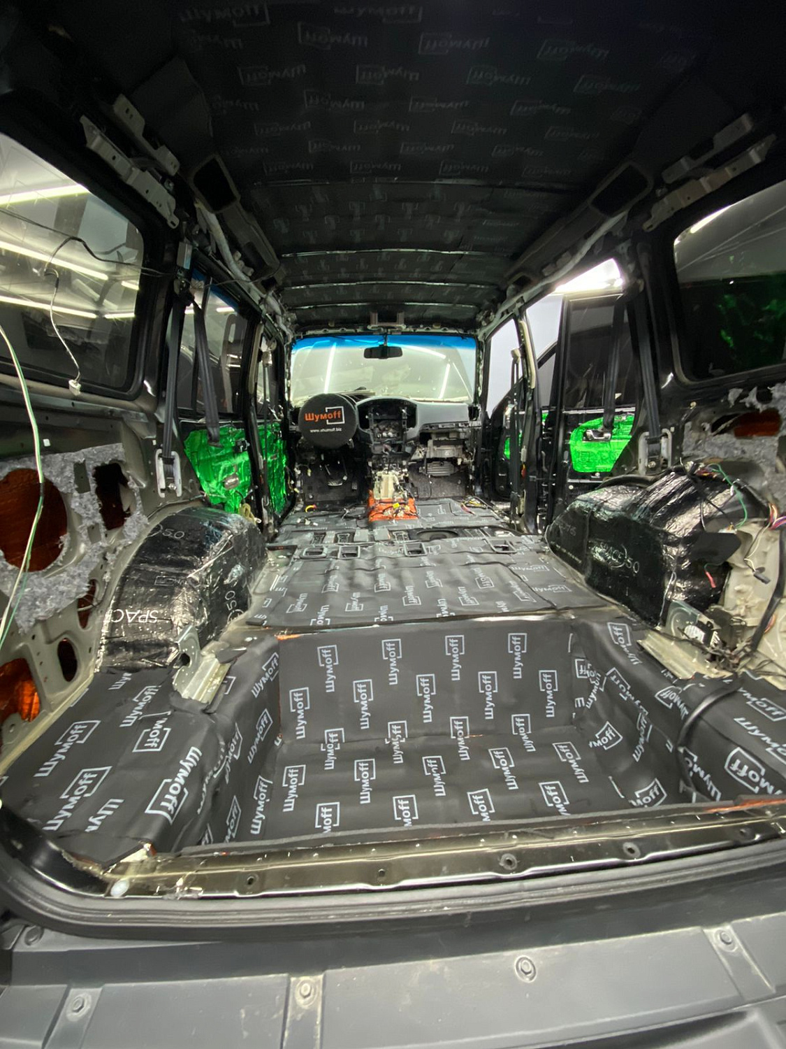 Установка аудио системы и шумоизоляция автомобиля Mitsubishi Pajero