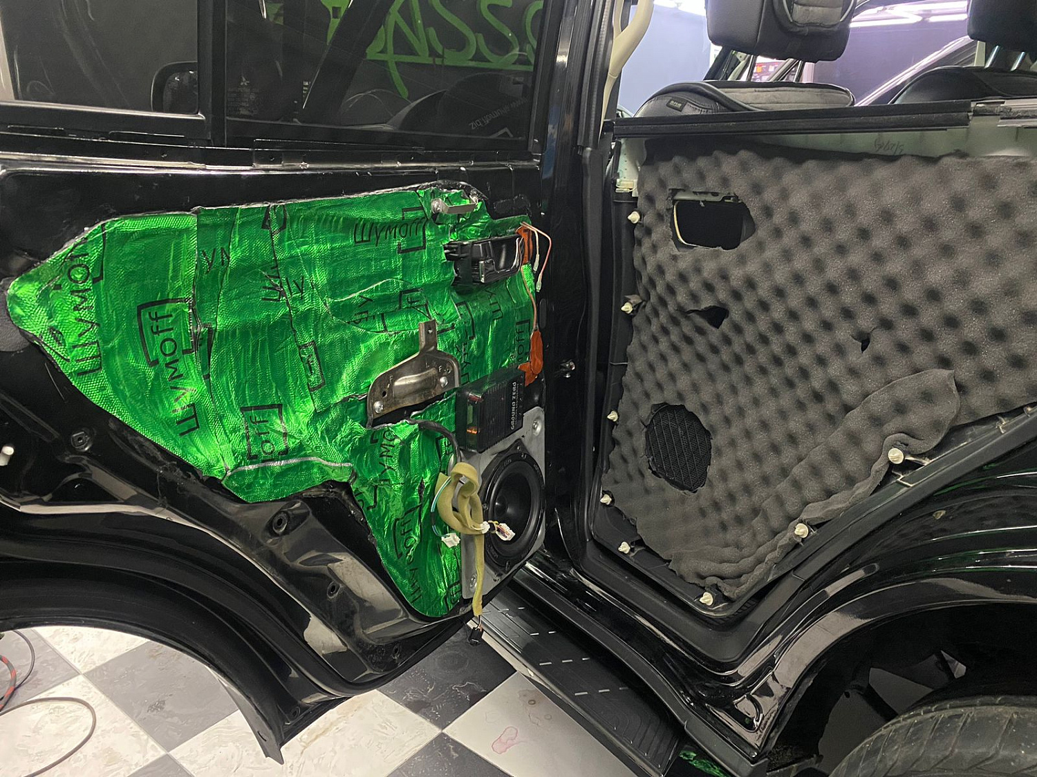 Установка аудио системы и шумоизоляция автомобиля Mitsubishi Pajero