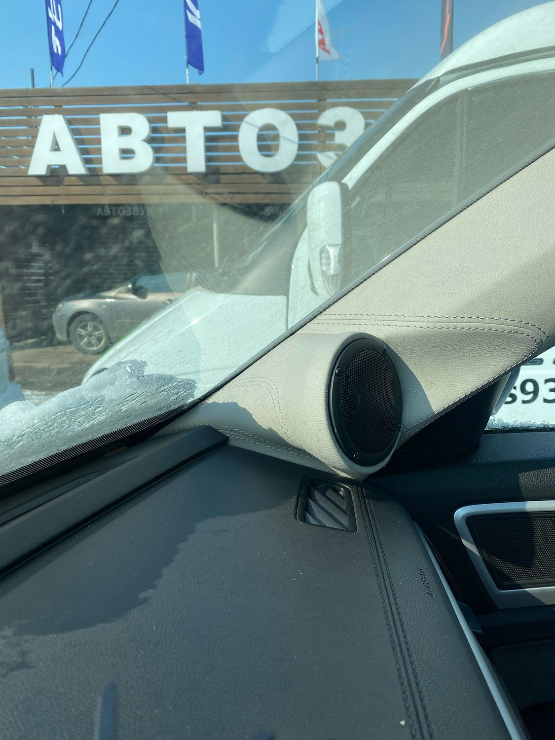 Установка аудио системы и шумоизоляция дверей в автомобиле Volkswagen Teramont