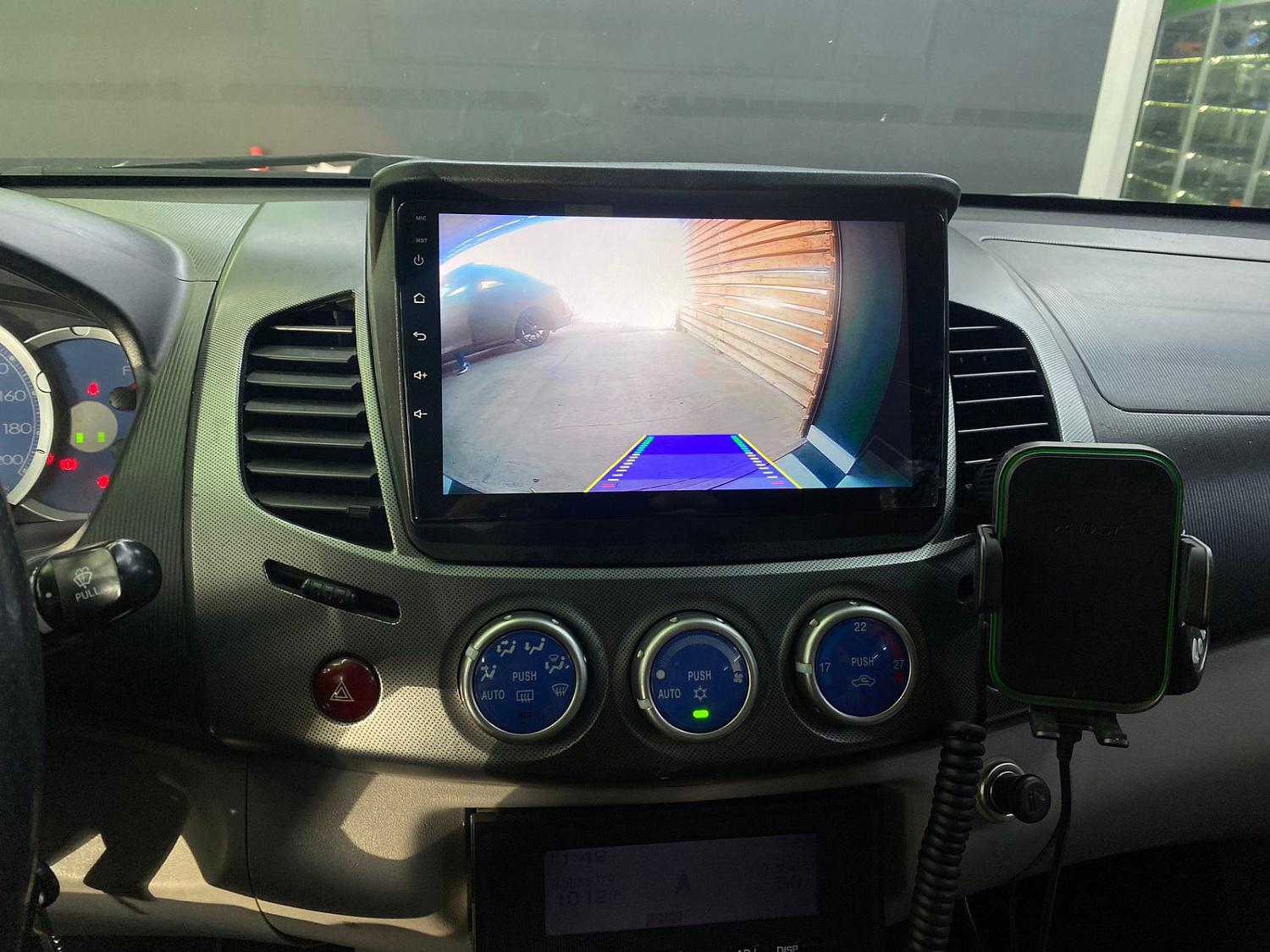 Замена штатной магнитолы на головное устройство Android от компании S8 ProMax 4/32Gb в Mitsubishi L200