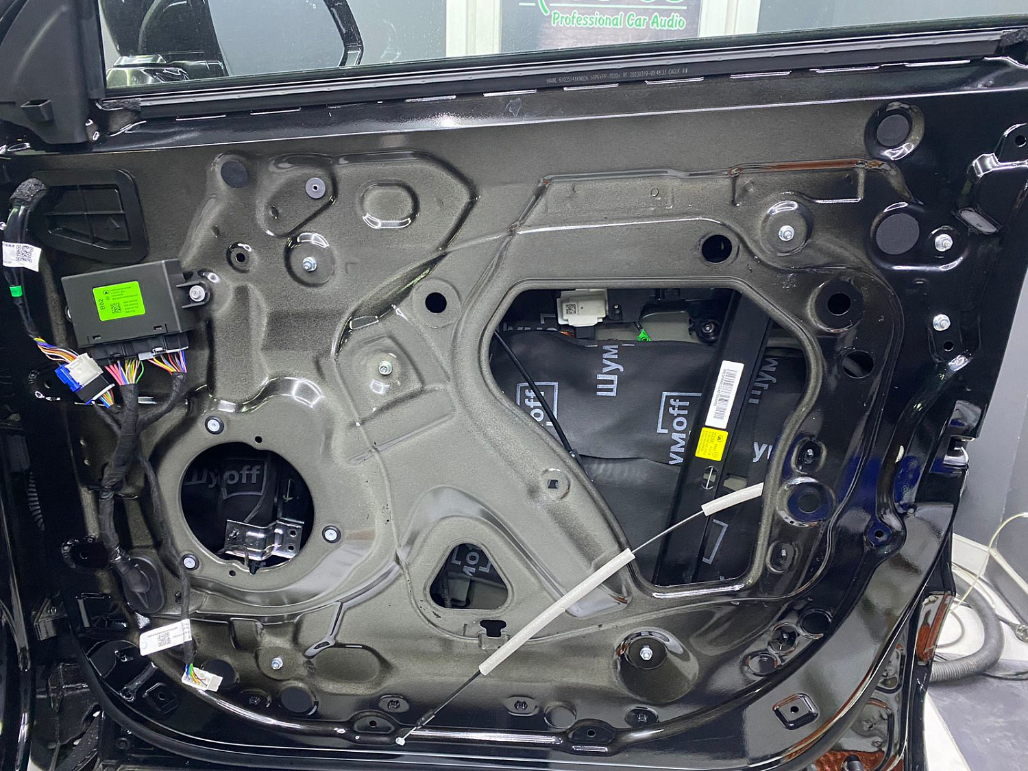 Установка аудио системы и шумоизоляция дверей в автомобиле Exeed RX