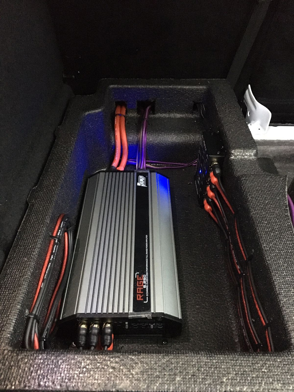 Установка аудио системы в автомобиль Geely Tugella