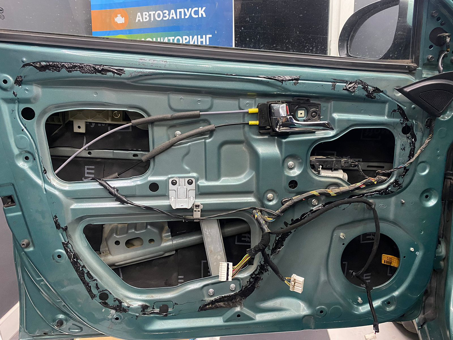 Установка аудио системы, шумоизоляция дверей в автомобиле Kia Rio