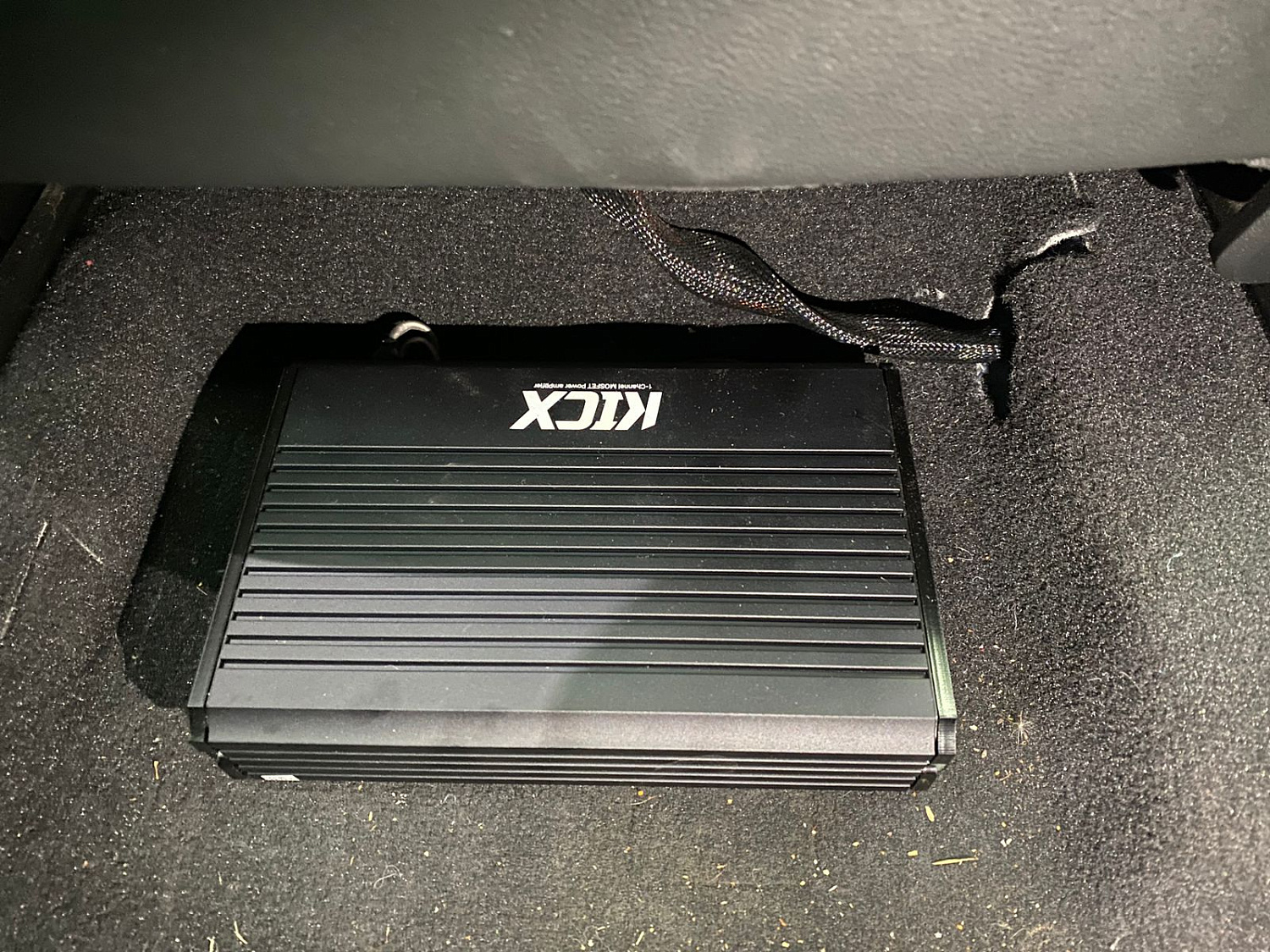 Установка аудио системы и шумоизоляция дверей в автомобиле Volkswagen Teramont